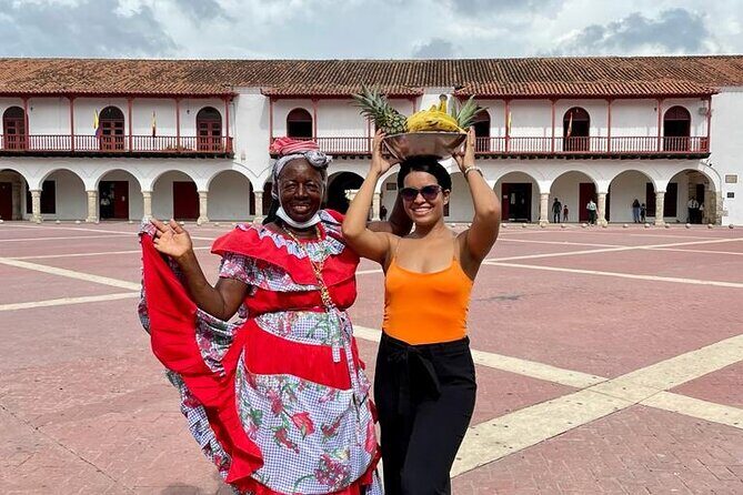 Private Tour with Guide in the Historic Center of Cartagena - Plaza de la Aduana: Where Old City Life Makes Sense