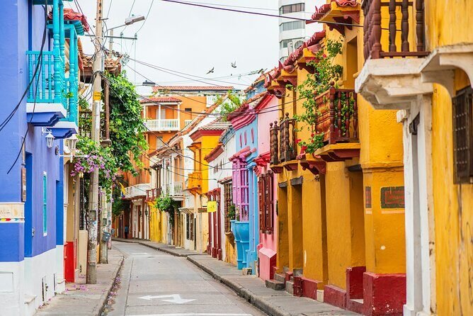 Private Walking Tour Walled City and Getsemaní - San Pedro Claver to Getsemaní: how the route actually feels