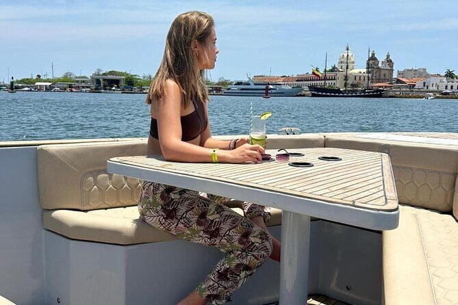 Private Yacht to Islas de Rosario up to 12 people - Captain and crew: where the relaxation comes from