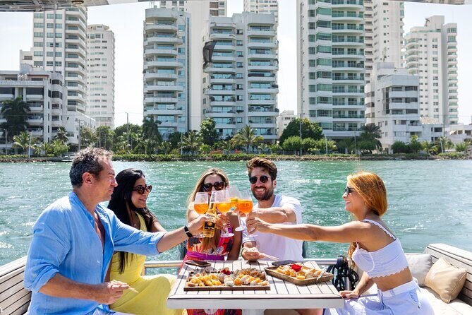 Private Yacht to Islas de Rosario up to 12 people - Who should book this private yacht?