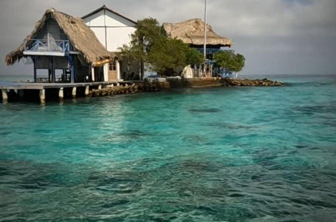 Rosario Islands and Playa Blanca Tour with Snorkeling or Aquarium - Bocachica castles and panoramic cruising: why the sightseeing matters