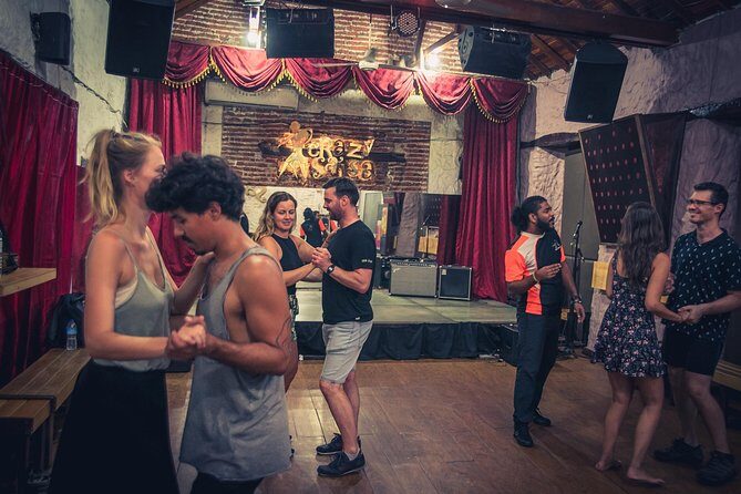 Salsa Tour in Cartagena with admission Ticket to Café Havana - A 7 PM Salsa Lesson in Getsemaní: why the timing matters