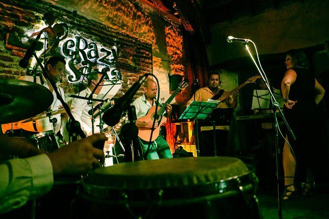 Salsa Tour in Cartagena with admission Ticket to Café Havana - Bar hopping in Getsemaní: practice with drinks, not just sightseeing