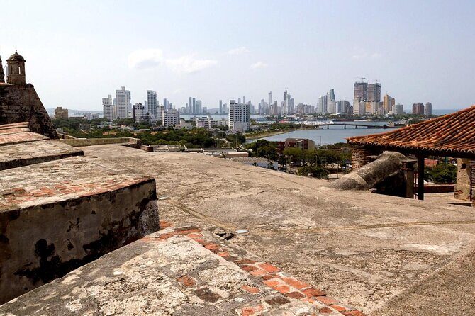 San Felipe Castle and Getsemani Walking Tour with tickets - Guide quality makes or breaks this kind of tour