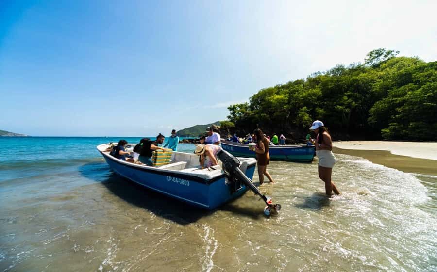 Santa Marta and Tayrona Park Day Trip - Playa Neguanje entrance: stepping into the park rhythm