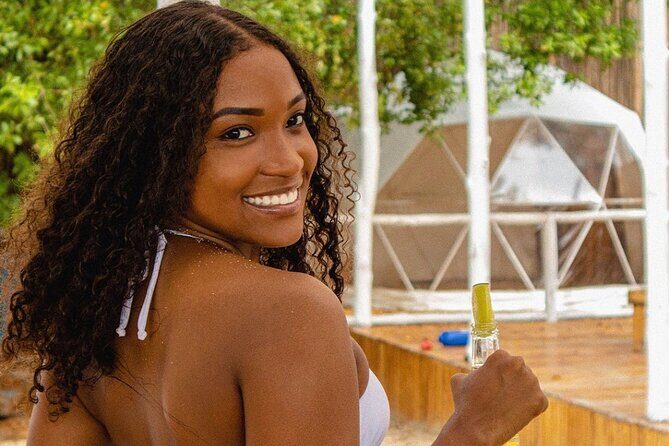 Semi-Private Tour of 7 Hours in Playa Blanca, Barú - Cartagena - Your included beach-club setup: beds, lockers, cocktail, lunch, and showers