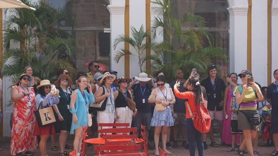 Shared Cartagena Old City Tour with Wireless Audio System - Getsemaní on weekends: a bigger Cartagena in one go