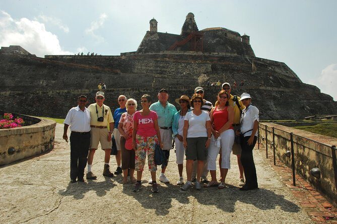 Shore excursion Cartagena city tour - Stop 3: Las Bóvedas for handicrafts, gold, and silver jewelry