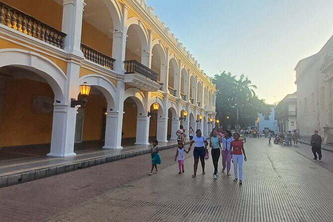 Shore Excursion private Luxury City tour of Cartagena - Plaza de Bolívar: Cartagena’s Central Heart