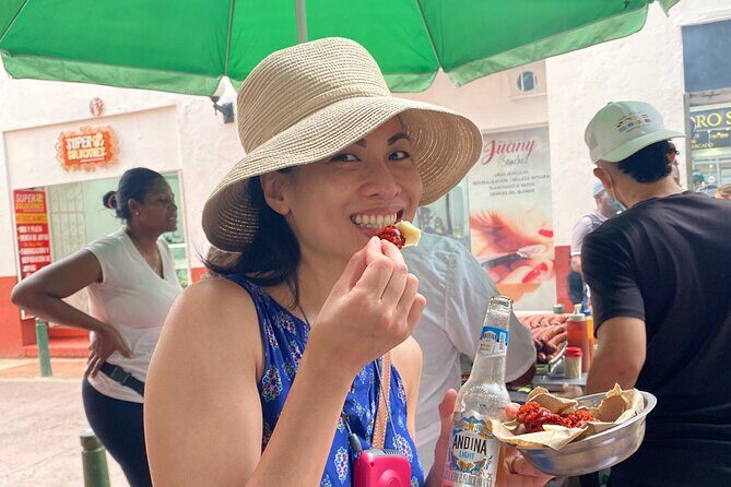 Street food tour Cartagena - Stop 5: Patacones and cheese at Palo de caucho centro de Cartagena