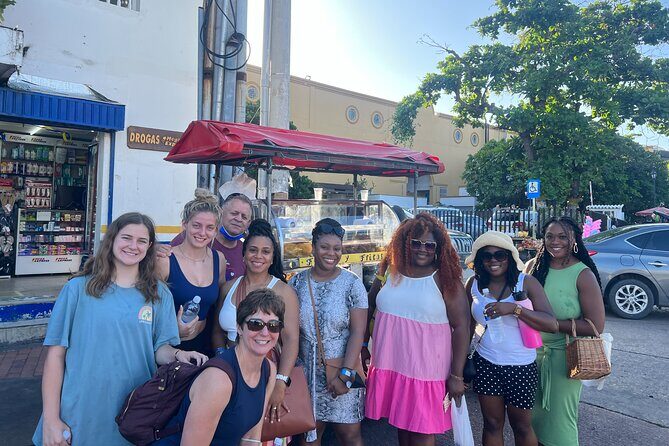 Street food tour Cartagena - Stop 2: Cerveza Costeñita and chorizo at La Orquidea Tienda (Palo De Caucho)