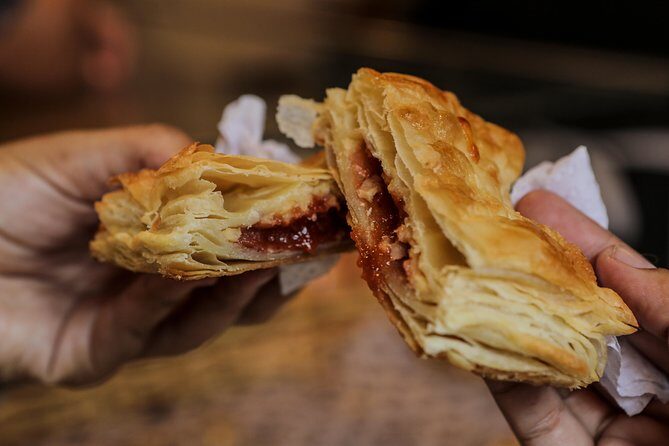 Street Food Tour with a local Foodie in Cartagena - Meeting in El Centro: Lonchería Polo Norte and Plaza de Bolívar context