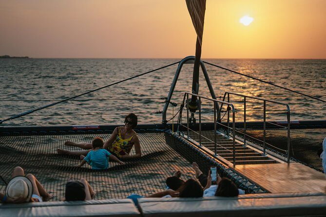 Sunset Cruise in Cartagena - Boat Size, Crowd Level, and Getting Photos Without Stress