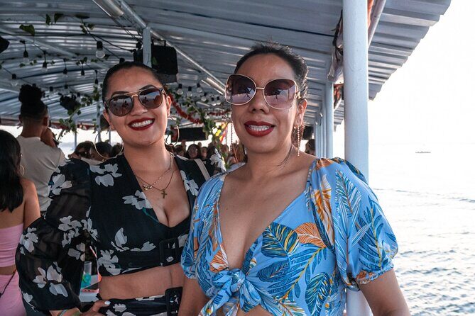 Sunset in Cartagena Bay with Boat Dances and Bar - Open bar reality check: what’s actually included on board