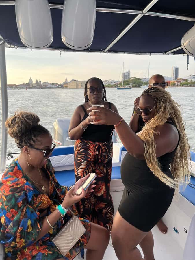 Sunset Party open bar on the bay while sharing with locals - A practical plan for your evening around the tour
