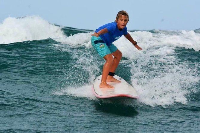 SURFING Experience - Where the lesson starts in El Laguito (lockers, showers, wifi)