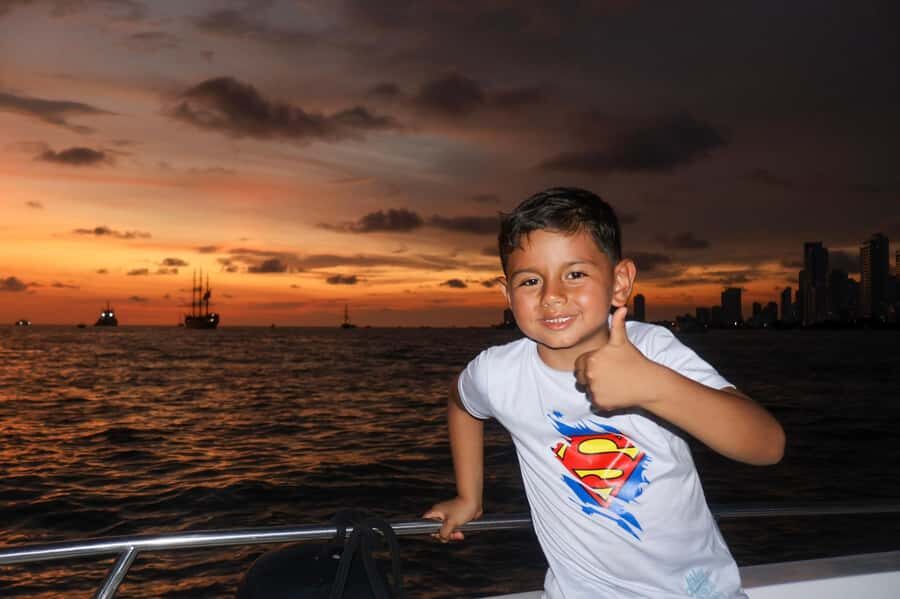 The best sunset tour in the bay: Open bar party & fun - Who this tour suits best
