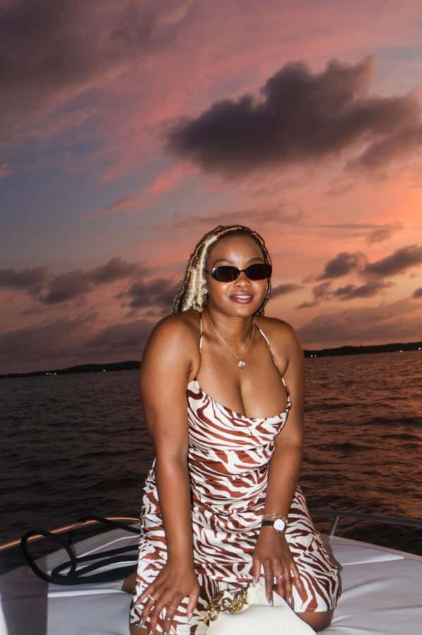 The best sunset tour in the bay: Open bar party & fun - The 3-hour flow: meet, cruise, and party into the night