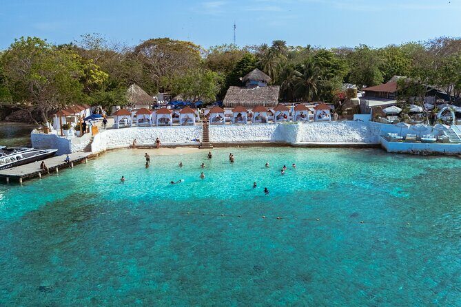 Top 3 Islands Tour Bora Bora, Pao Pao and Islabela With Lunch - Hitting the water from Muelle de la Bodeguita
