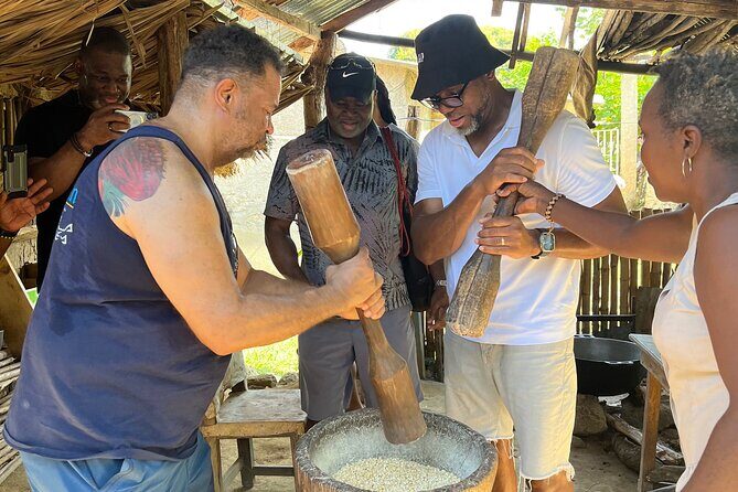 Tour a san Basilio de Palenque desde cartagena - Panque replica village: learning without losing respect