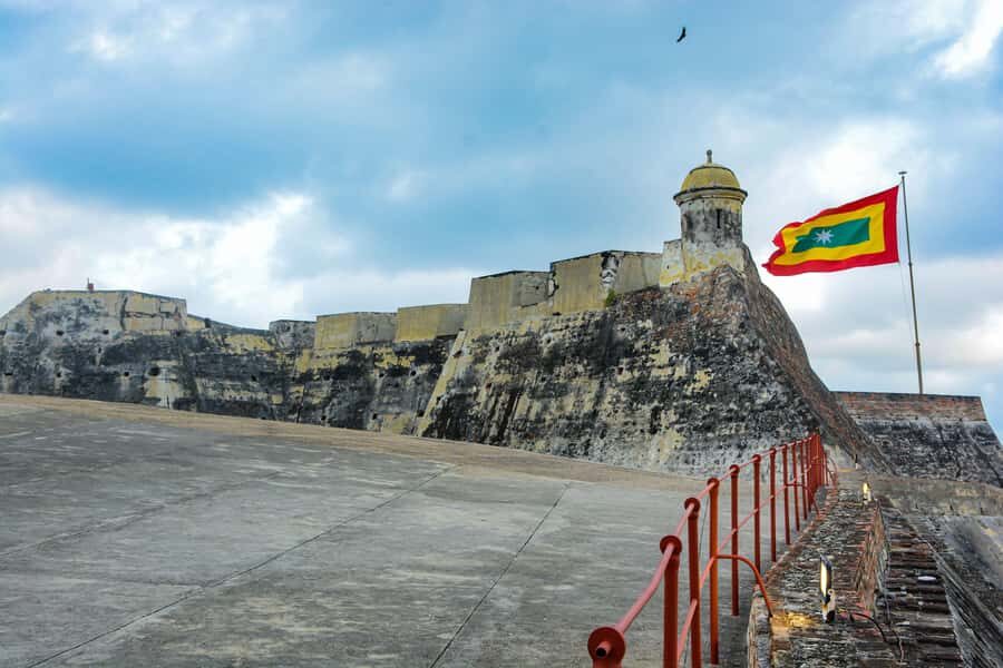 Tour Compartido al Castillo San Felipe de Barajas Cartagena - Price and value: paying $12 plus the 33,000 COP entrance fee