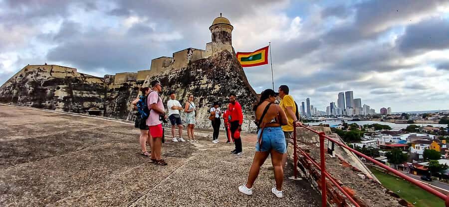 Tour Compartido al Castillo San Felipe de Barajas Cartagena - Plaza de la Trinidad and Getsemaní streets: rebellion you can see and feel