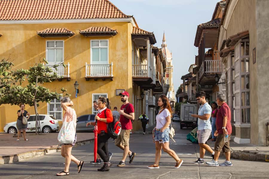 Tour Compartido de Gabriel García Marquez en Cartagena - Power, faith, and “secrets” in the old neighborhood