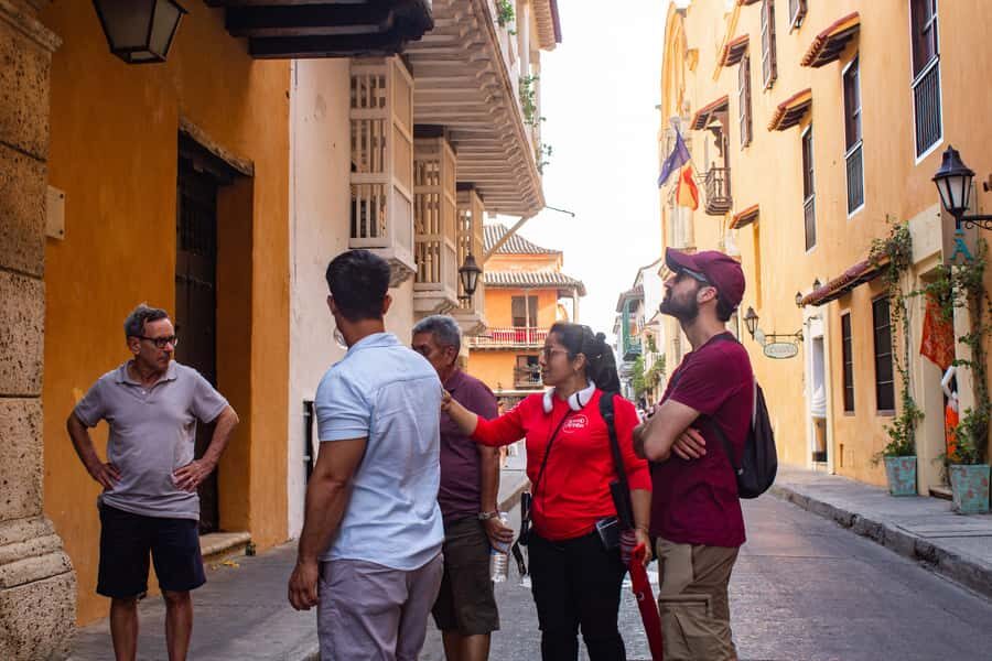 Tour Compartido de Gabriel García Marquez en Cartagena - Walking logistics: 2 hours (or about 2.5) plus the 8 km factor