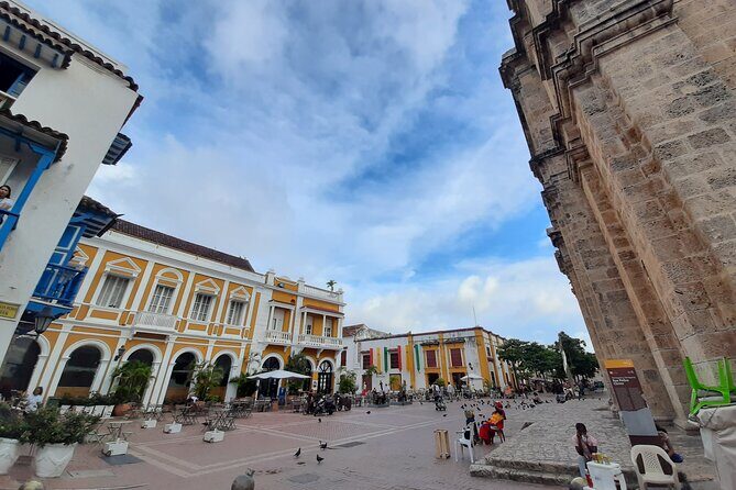 Tour in Chiva 5 hours through the City of Cartagena - India Catalina: a 5-minute panorama with real cultural weight
