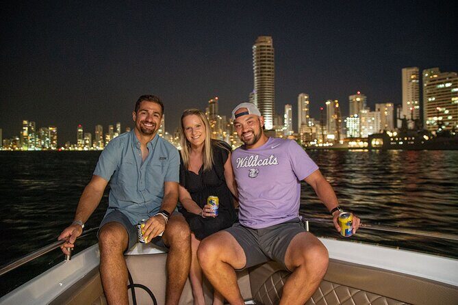 Tour of Bahia in Cartagena with Sunset, Music and Open Bar - Getting On Board: Meeting Point and How the Timing Works