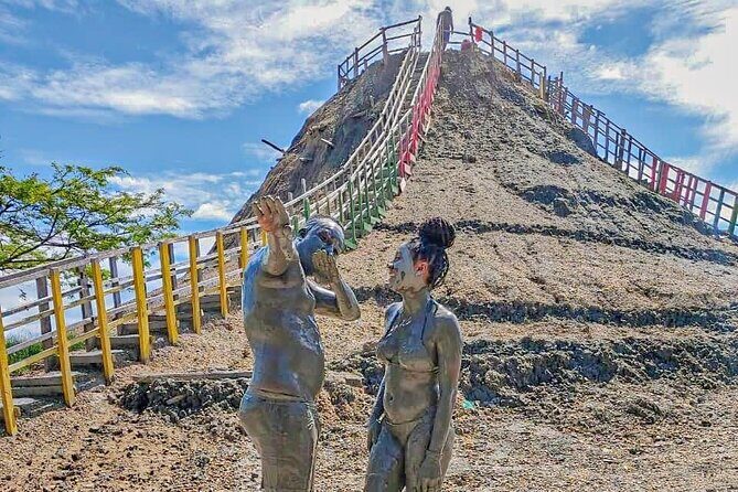 Tour to the Mud Volcano in Cartagena with Lunch - Getting there in Cartagena: pickup timing and bus reality