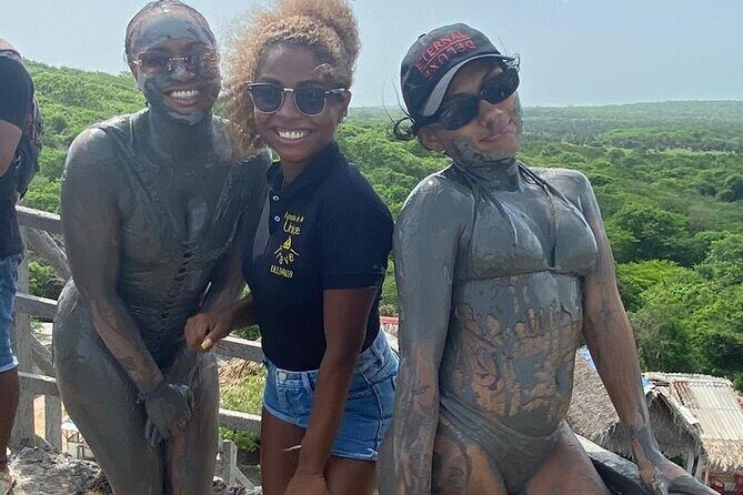 Tour to the Mud Volcano in Cartagena with Lunch - Cienaga lake rinse and mud cleanup: your clothes and skin plan