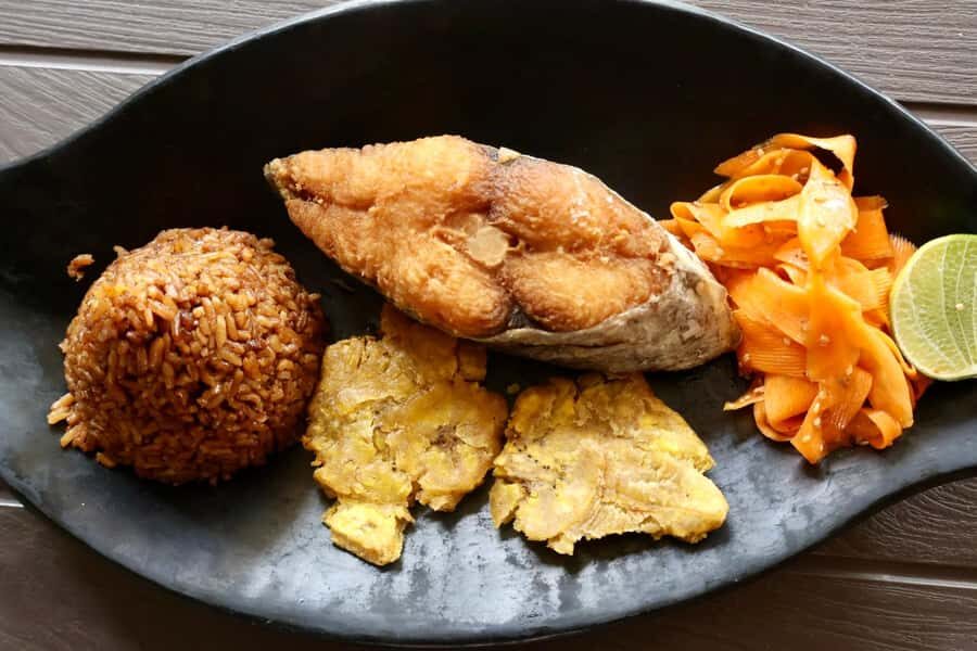 Typical lunch on beach, mangrove tour & fishing with natives - Artisanal fishing practice: nets, crabpots, and learning by doing