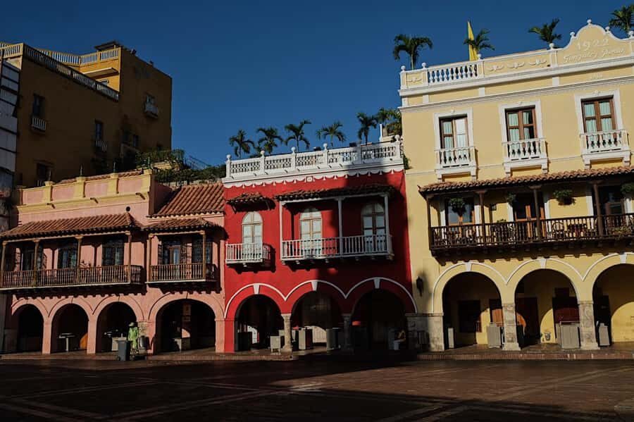 Walled City, Getsemani San Felipe Castle Cartagena City Tour - Gold Museum on Mondays: how the guide keeps the day on track