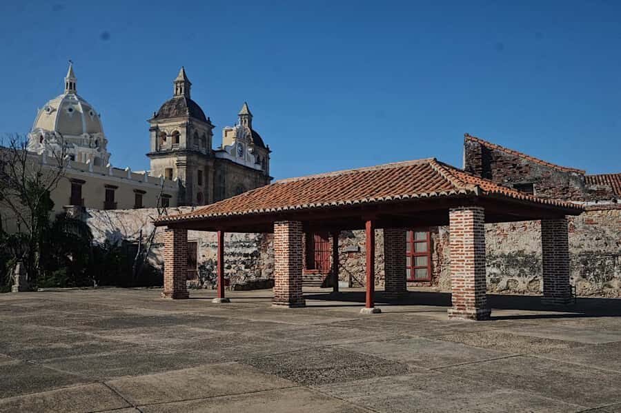 Walled City, Getsemani San Felipe Castle Cartagena City Tour - Should you book this Cartagena city tour with Gran Colombia Tours?