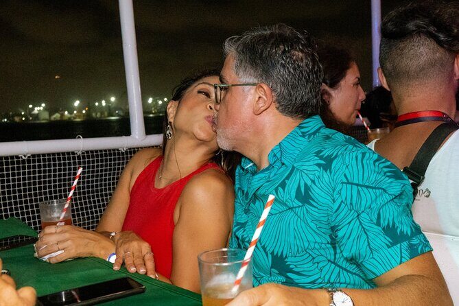 White Night Boat Party with Buffet Dinner and Bar - Meeting point and pier entrance: the small details that affect your stress level